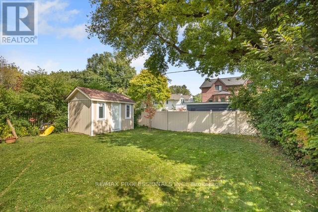 109 Botfield Avenue, Toronto, Ontario  M9B 4E6 - Photo 24 - W12445349
