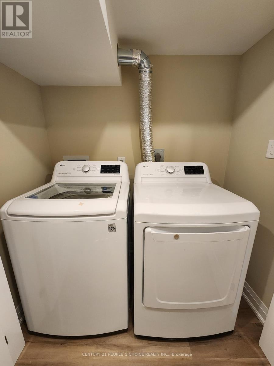 744 Kennedy Circle W, Milton, Ontario  L9E 1R9 - Photo 10 - W12445350