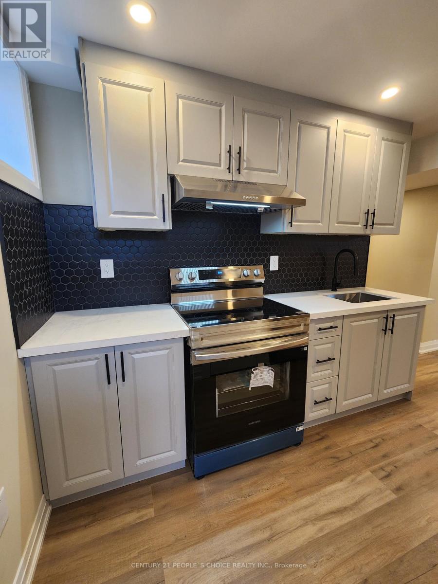 744 Kennedy Circle W, Milton, Ontario  L9E 1R9 - Photo 3 - W12445350