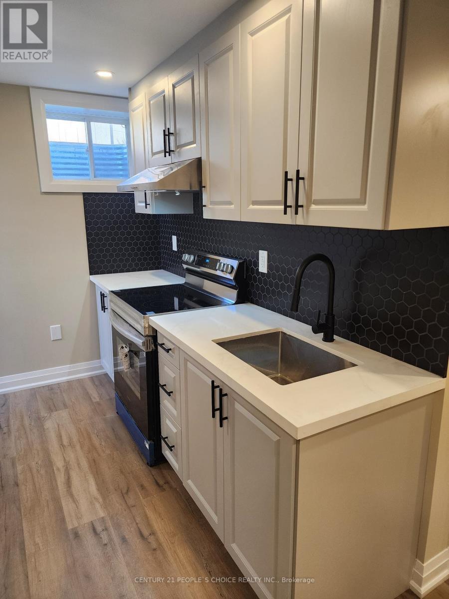 744 Kennedy Circle W, Milton, Ontario  L9E 1R9 - Photo 4 - W12445350