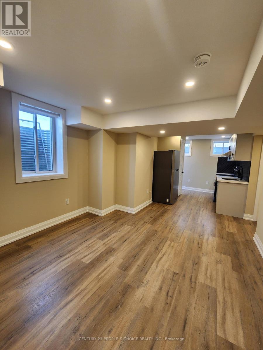 744 Kennedy Circle W, Milton, Ontario  L9E 1R9 - Photo 5 - W12445350