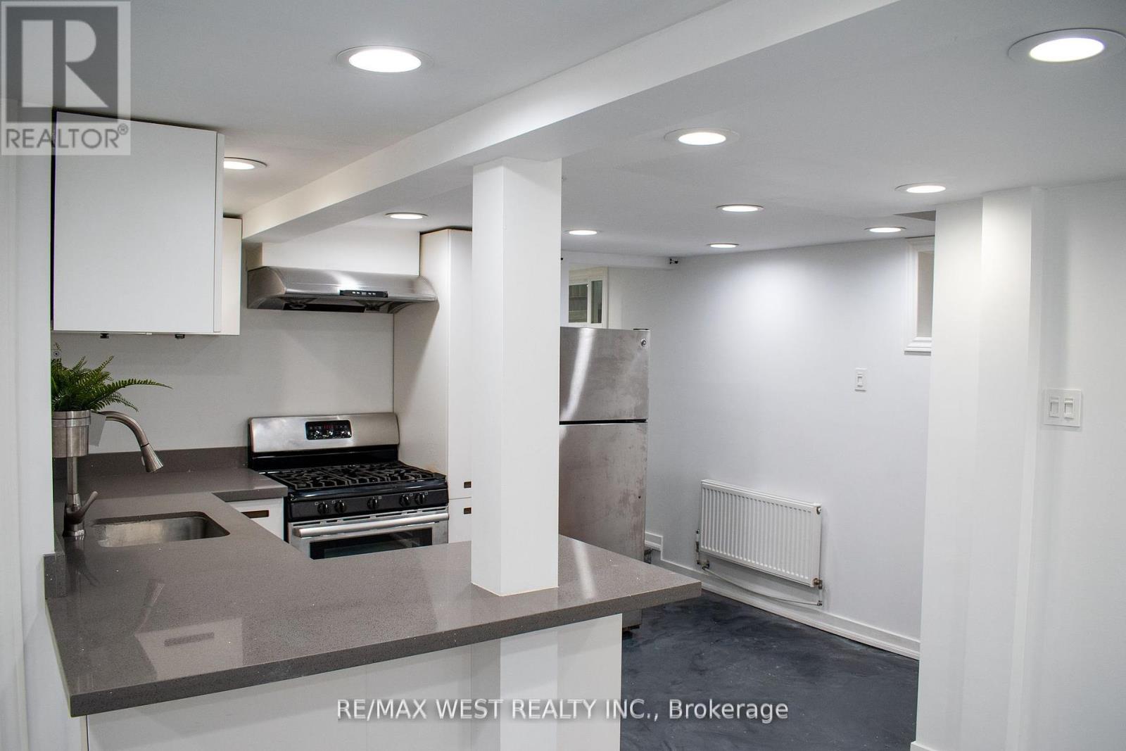 365 Silverthorn Avenue, Toronto, Ontario  M6M 3G7 - Photo 8 - W12445352