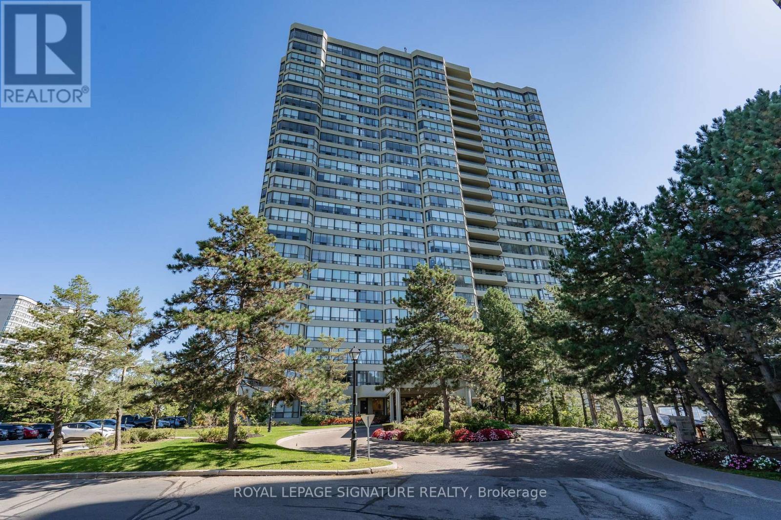 407 - 22 Hanover Road, Brampton (Queen Street Corridor), Ontario  L6S 5K7 - Photo 1 - W12445353