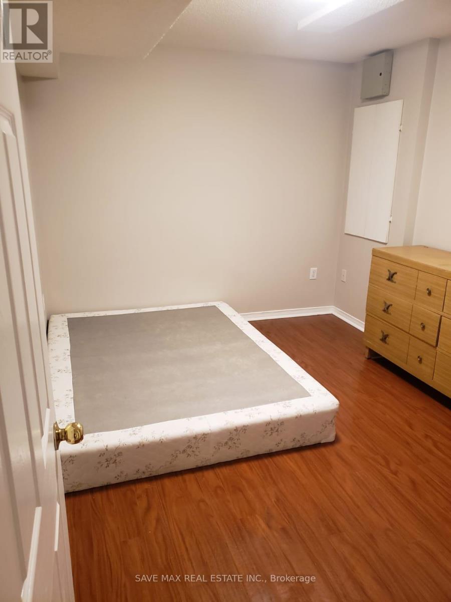 4 Ivory Tusk Court, Brampton, Ontario  L6R 3C5 - Photo 5 - W12445368