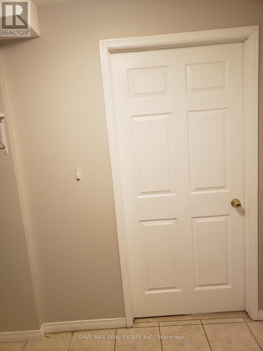 4 Ivory Tusk Court, Brampton, Ontario  L6R 3C5 - Photo 6 - W12445368