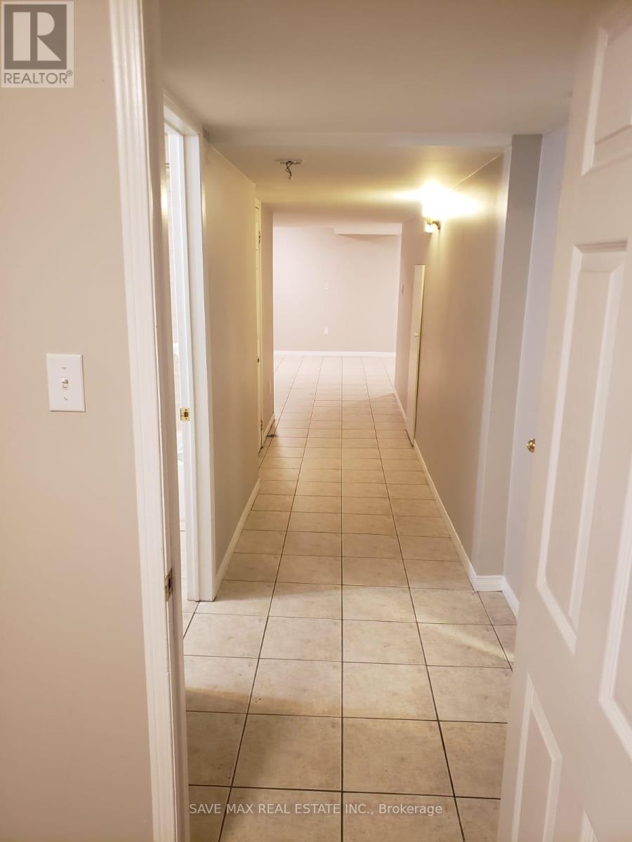 4 Ivory Tusk Court, Brampton, Ontario  L6R 3C5 - Photo 8 - W12445368