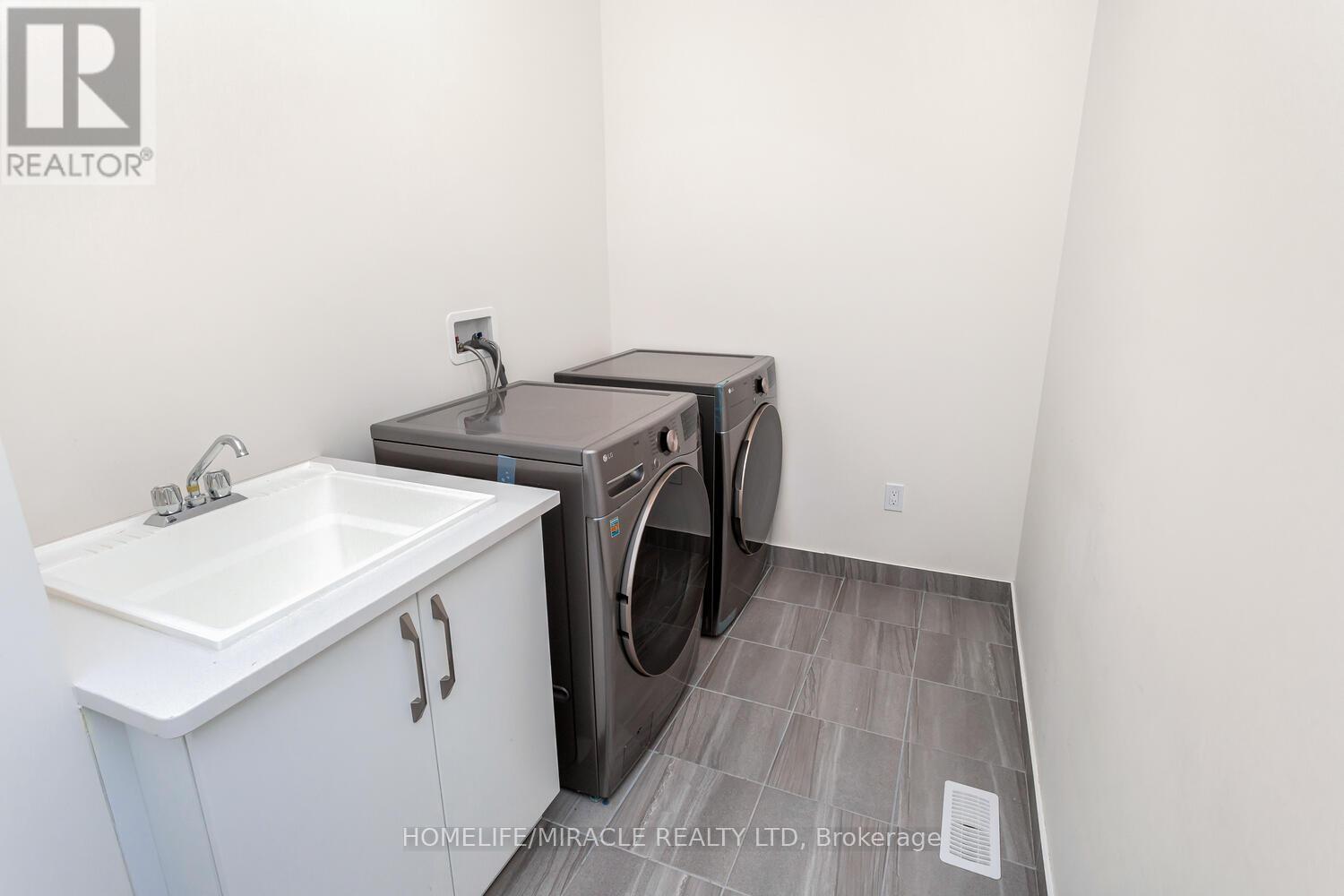 3326 Millicent Avenue, Oakville, Ontario  L6H 0Z8 - Photo 41 - W12445372