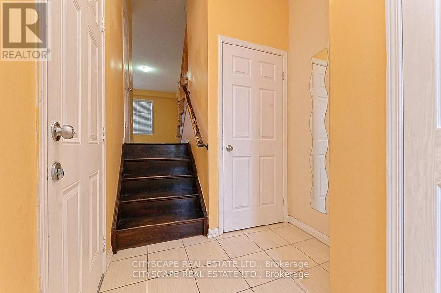 128 Palacebeach Trail, Hamilton, Ontario  L8E 0C3 - Photo 3 - X12441648