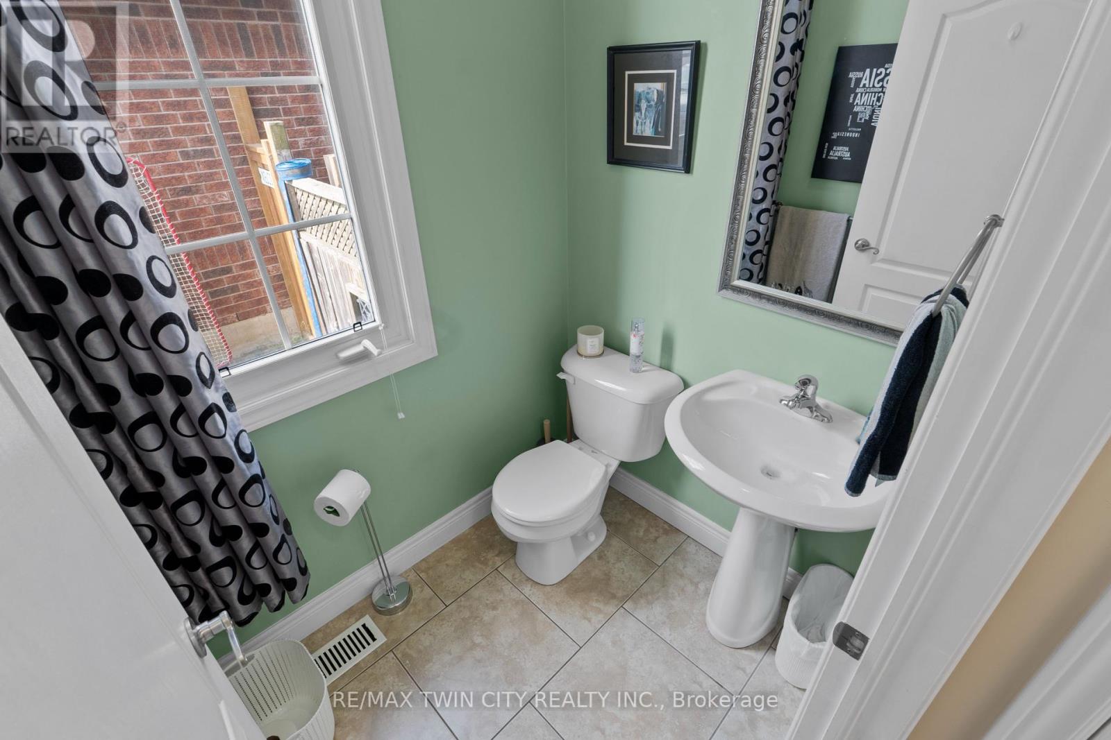 23 Laycock Street, Brantford, Ontario  N3S 0A4 - Photo 12 - X12445370