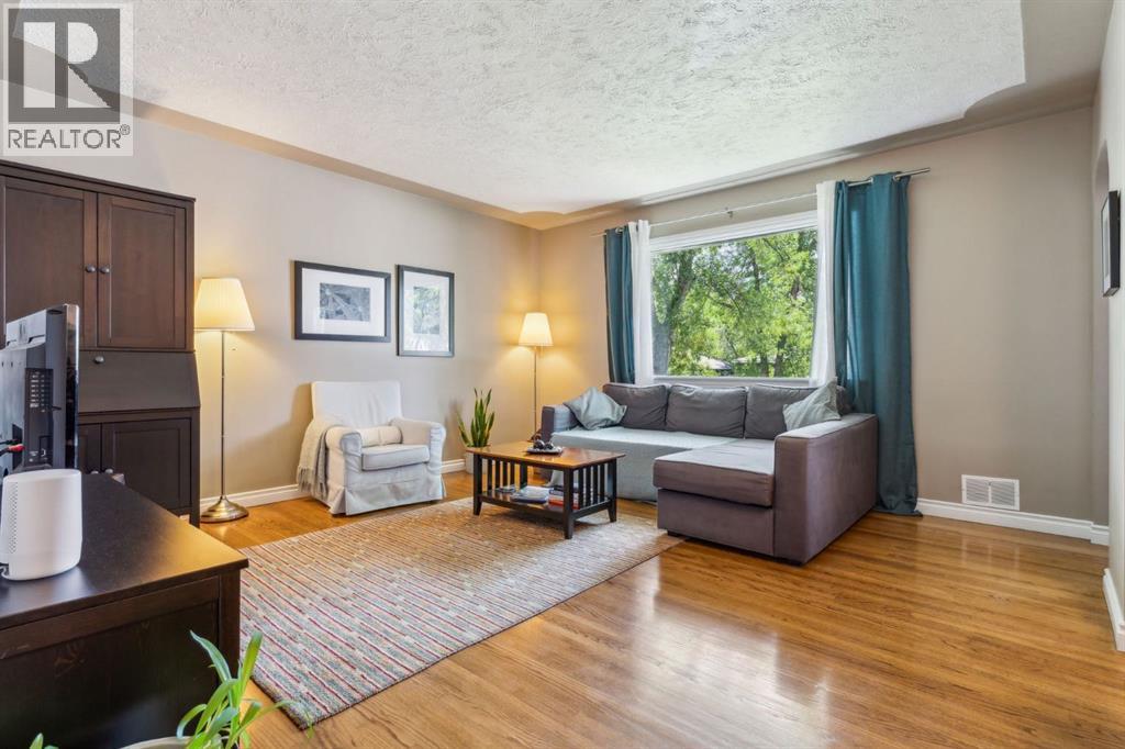 3213 Kilkenny Road Sw, Calgary, Alberta  T3E 4R5 - Photo 3 - A2243603