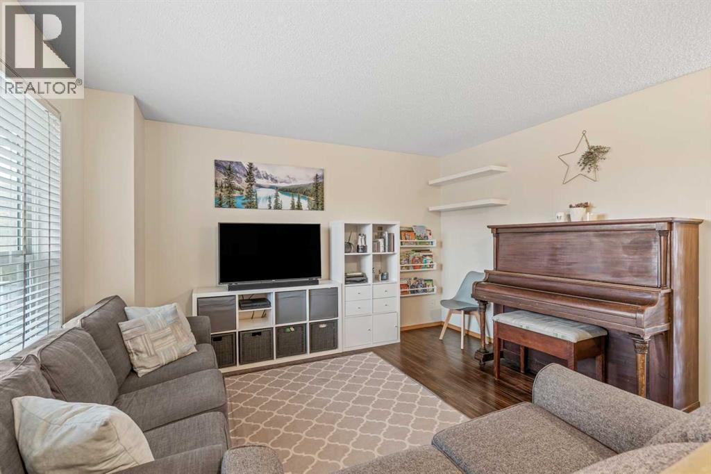 229 Hidden Hills Place Nw, Calgary, Alberta  T3A 6E3 - Photo 7 - A2260967