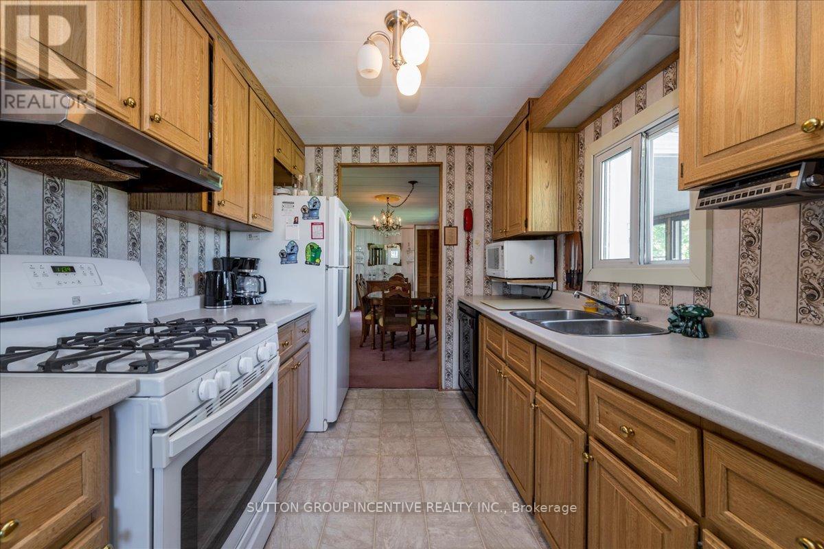 10 Mimosa Crescent, Innisfil, Ontario  L9S 1P9 - Photo 11 - N12445388