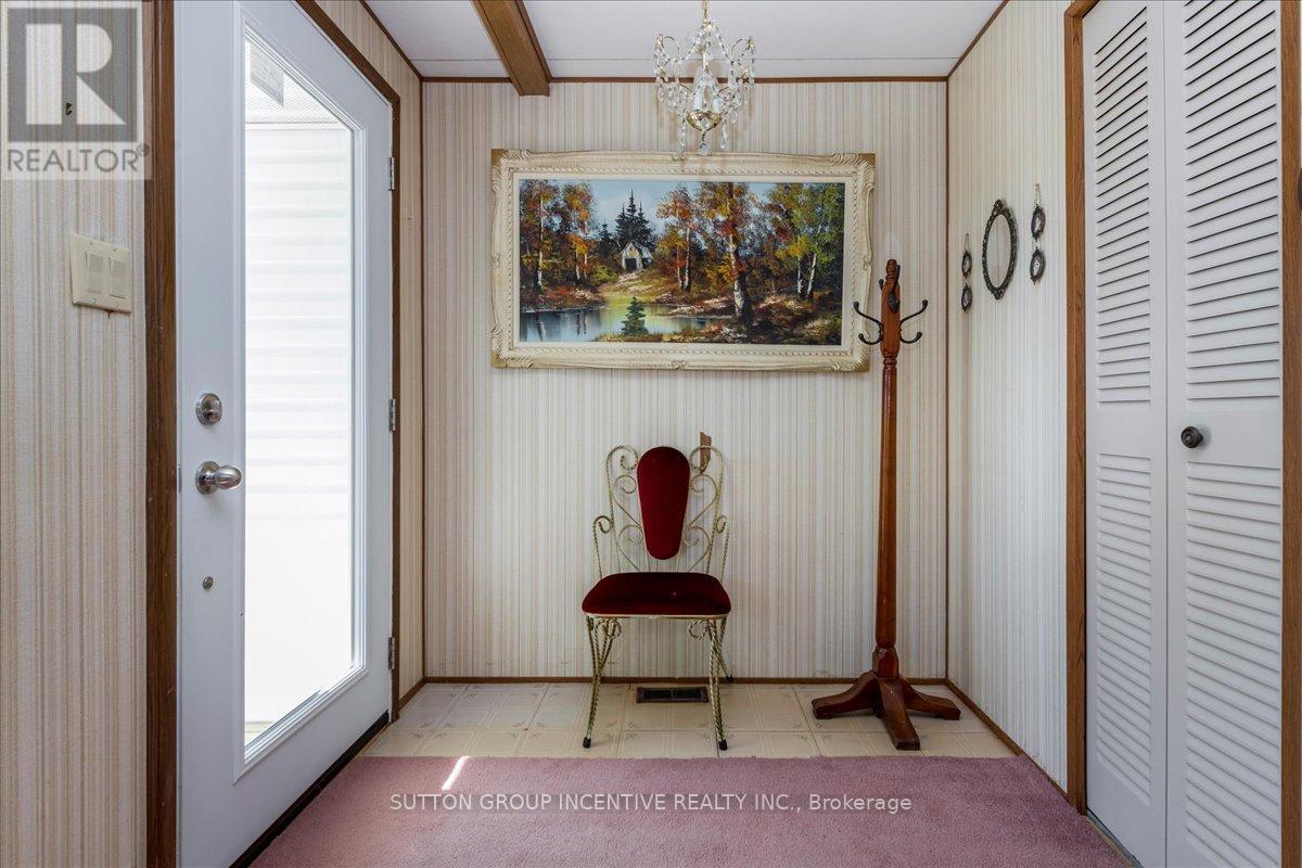 10 Mimosa Crescent, Innisfil, Ontario  L9S 1P9 - Photo 5 - N12445388
