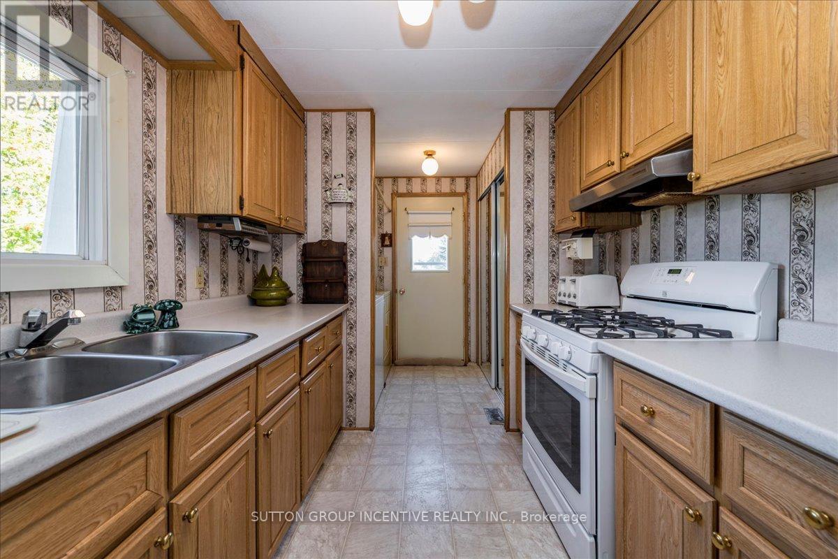 10 Mimosa Crescent, Innisfil, Ontario  L9S 1P9 - Photo 9 - N12445388
