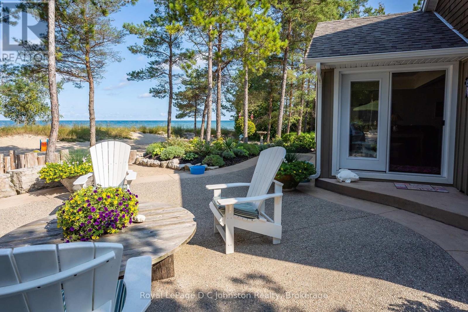 103 Saugeen Beach Road, Saugeen Shores, Ontario  N0H 2C5 - Photo 17 - X12445410