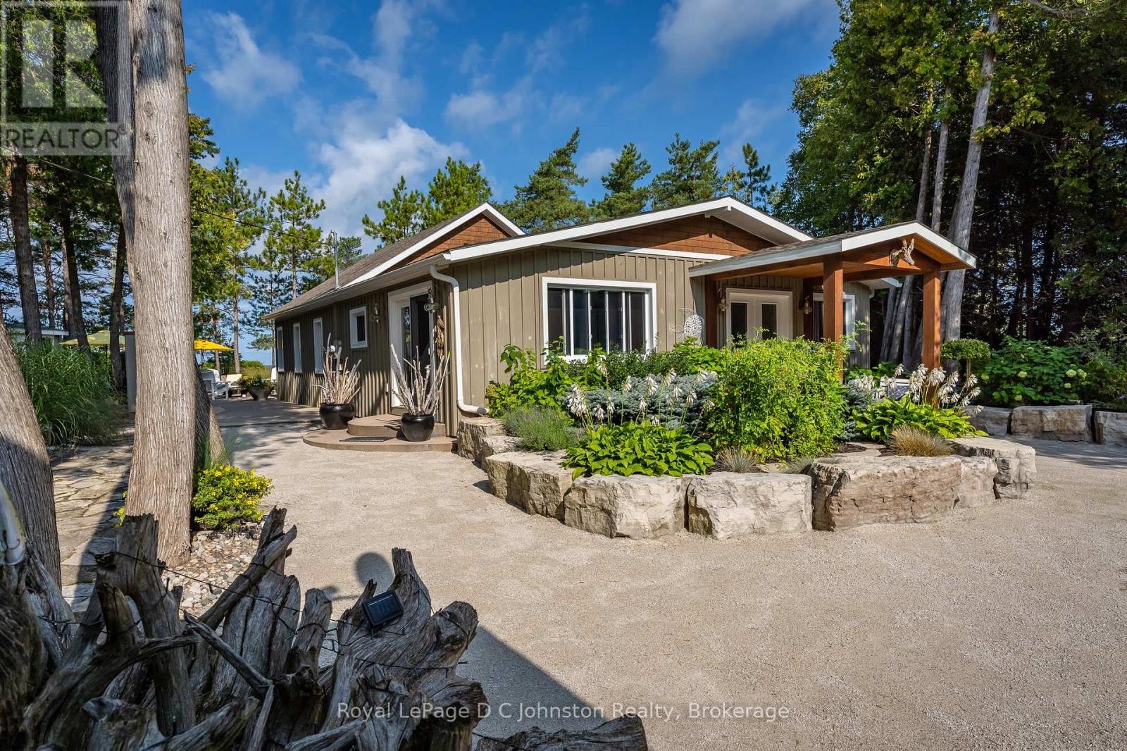 103 Saugeen Beach Road, Saugeen Shores, Ontario  N0H 2C5 - Photo 3 - X12445410