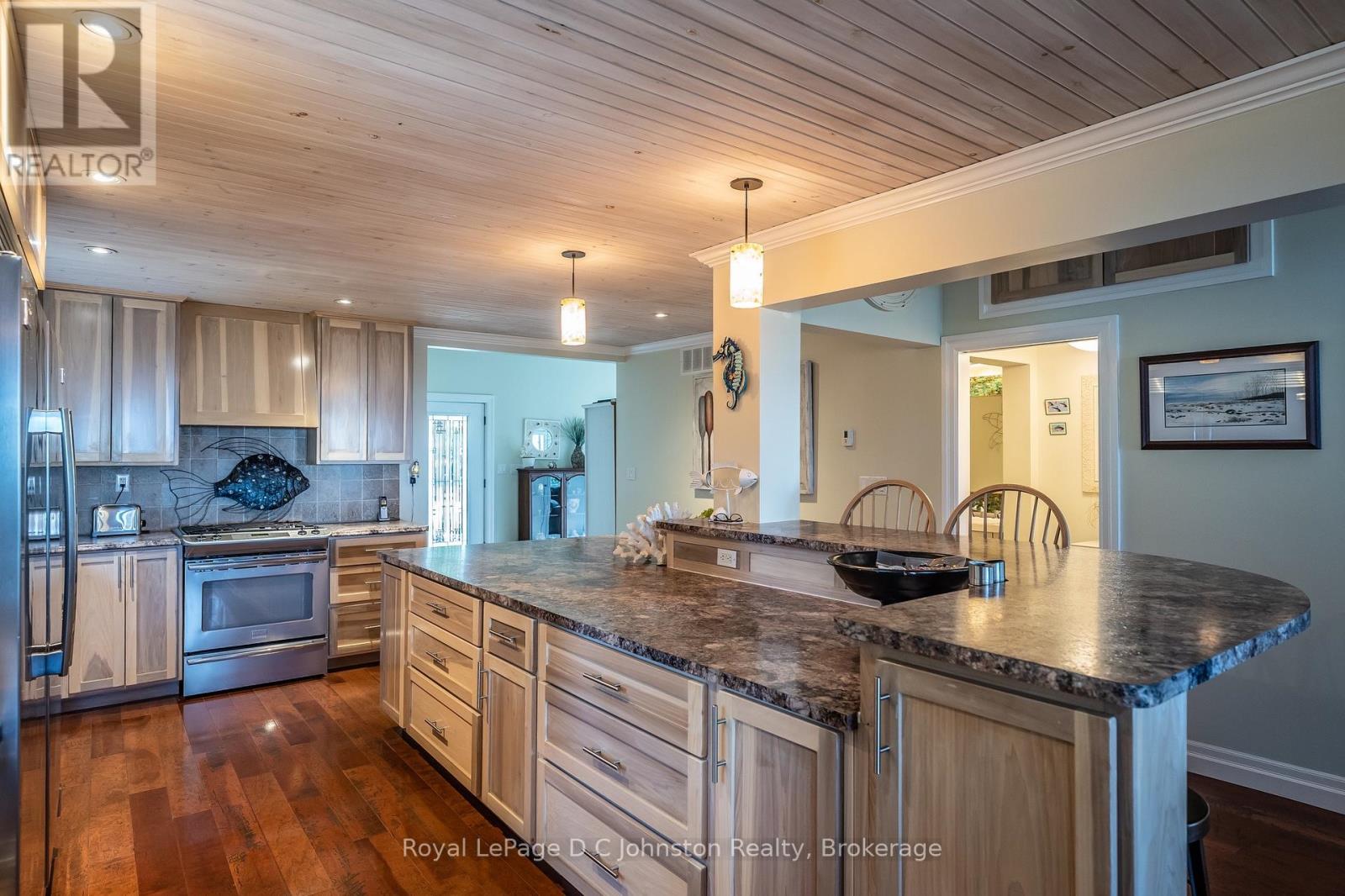 103 Saugeen Beach Road, Saugeen Shores, Ontario  N0H 2C5 - Photo 30 - X12445410