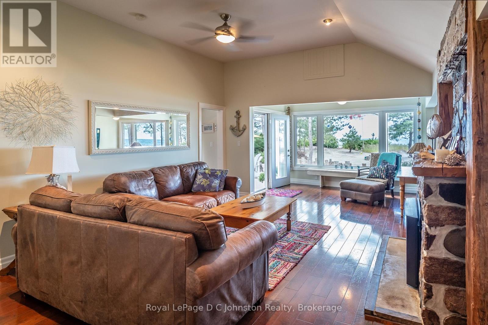 103 Saugeen Beach Road, Saugeen Shores, Ontario  N0H 2C5 - Photo 31 - X12445410