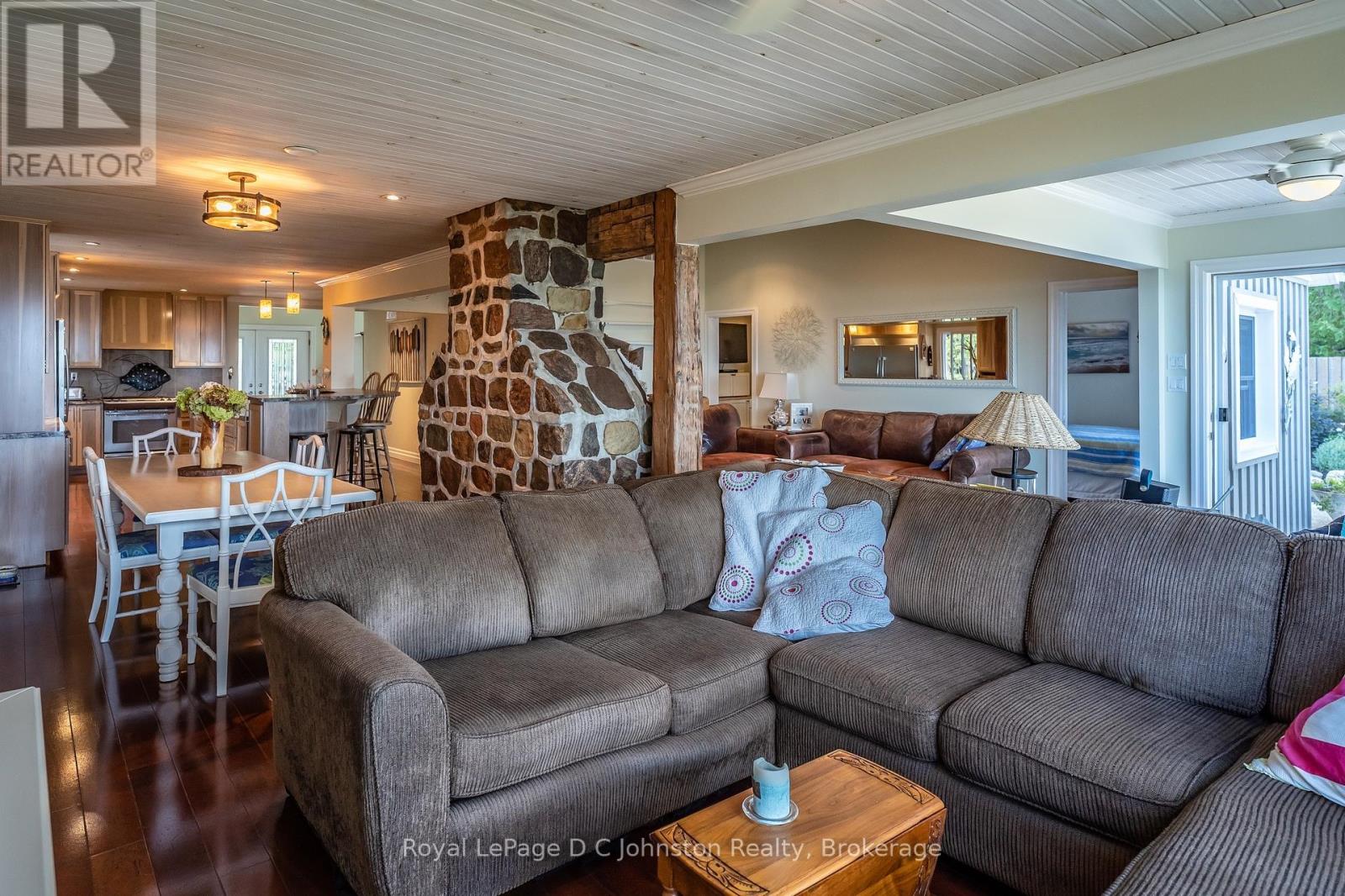 103 Saugeen Beach Road, Saugeen Shores, Ontario  N0H 2C5 - Photo 36 - X12445410