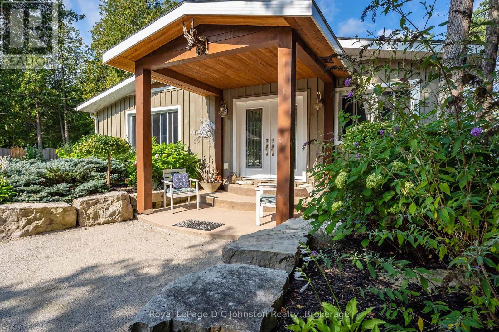 103 Saugeen Beach Road, Saugeen Shores, Ontario  N0H 2C5 - Photo 4 - X12445410