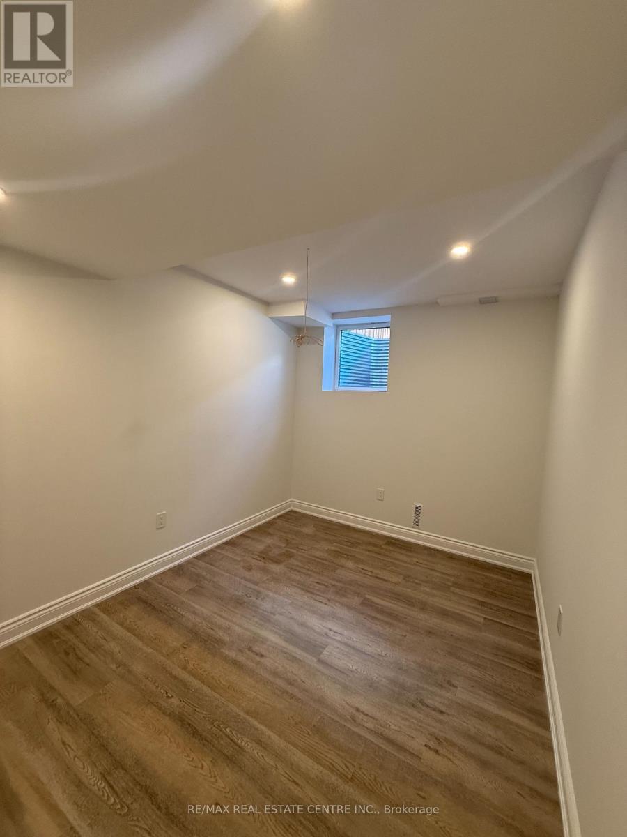 2379 Charles Cornwall Avenue, Oakville, Ontario  L6M 5M5 - Photo 14 - W12445396