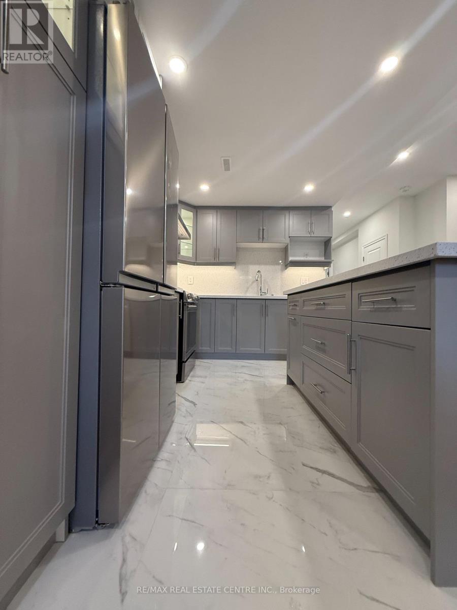 2379 Charles Cornwall Avenue, Oakville, Ontario  L6M 5M5 - Photo 4 - W12445396