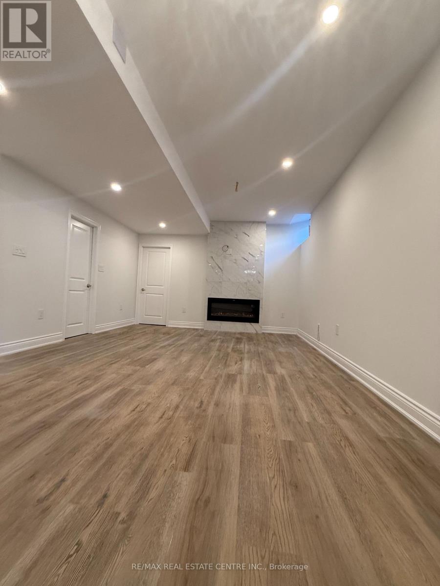 2379 Charles Cornwall Avenue, Oakville, Ontario  L6M 5M5 - Photo 6 - W12445396