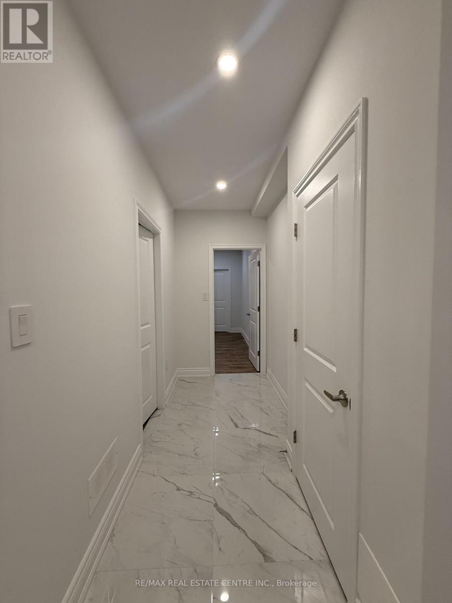 2379 Charles Cornwall Avenue, Oakville, Ontario  L6M 5M5 - Photo 7 - W12445396
