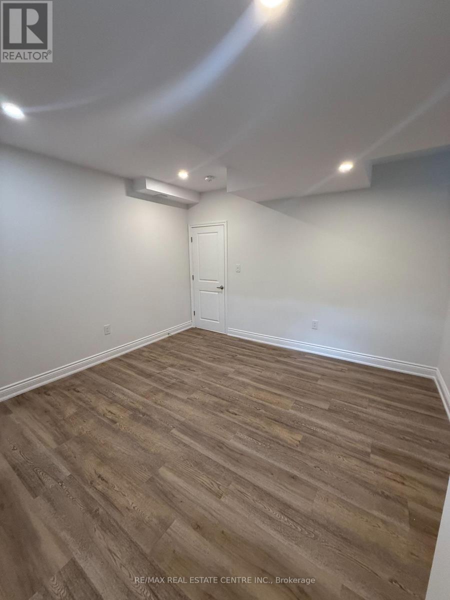 2379 Charles Cornwall Avenue, Oakville, Ontario  L6M 5M5 - Photo 9 - W12445396