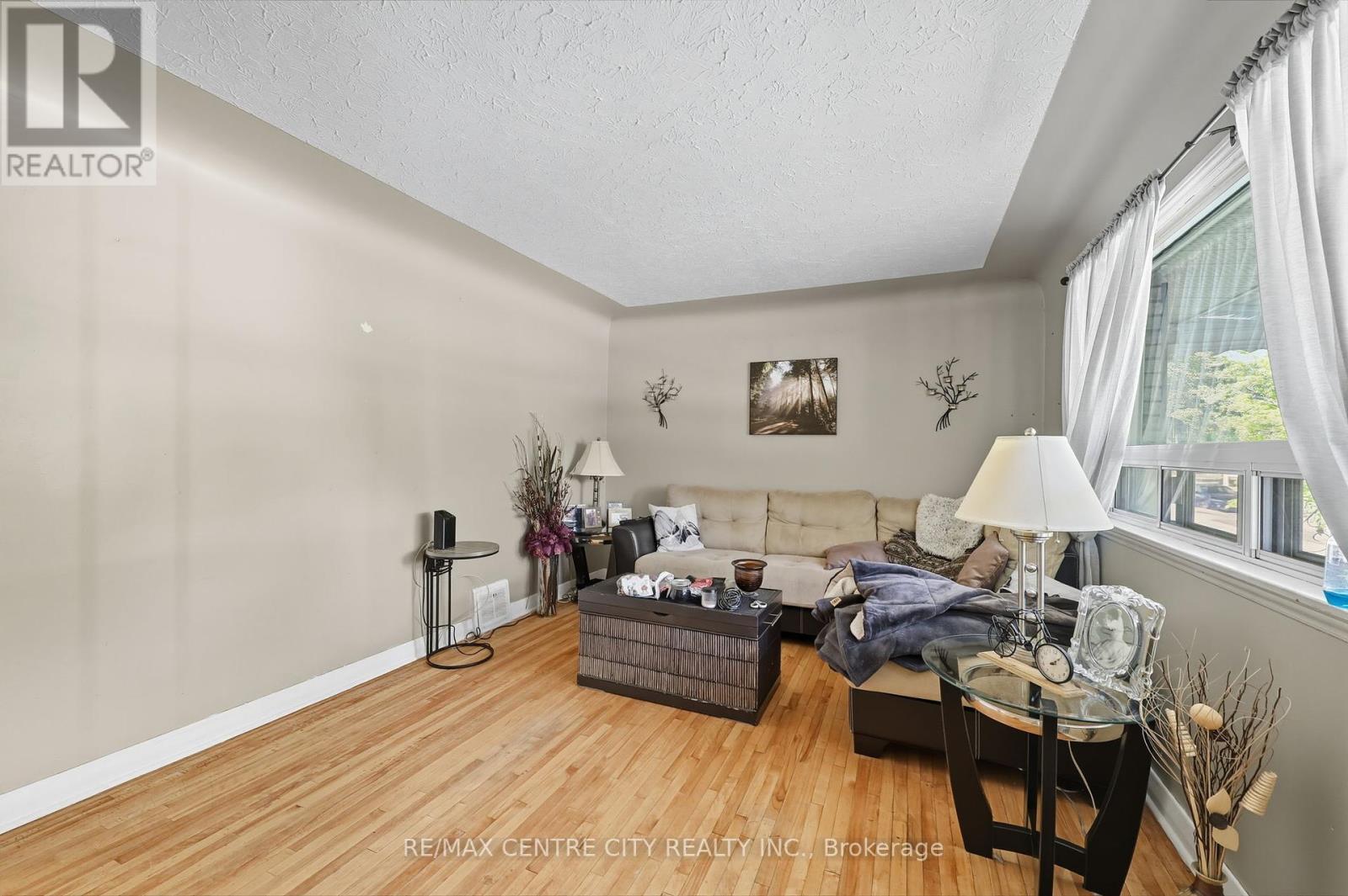 75 Glass Avenue, London East (East N), Ontario  N5W 1Z8 - Photo 7 - X12445422