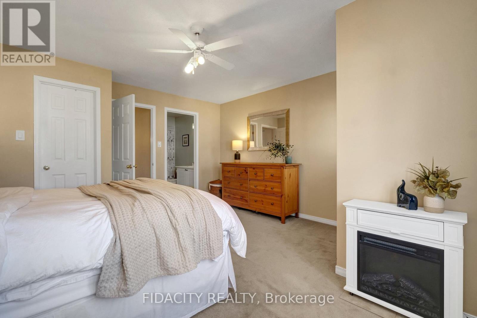 83 Manhattan Crescent, Ottawa, Ontario  K2C 4B8 - Photo 12 - X12445408