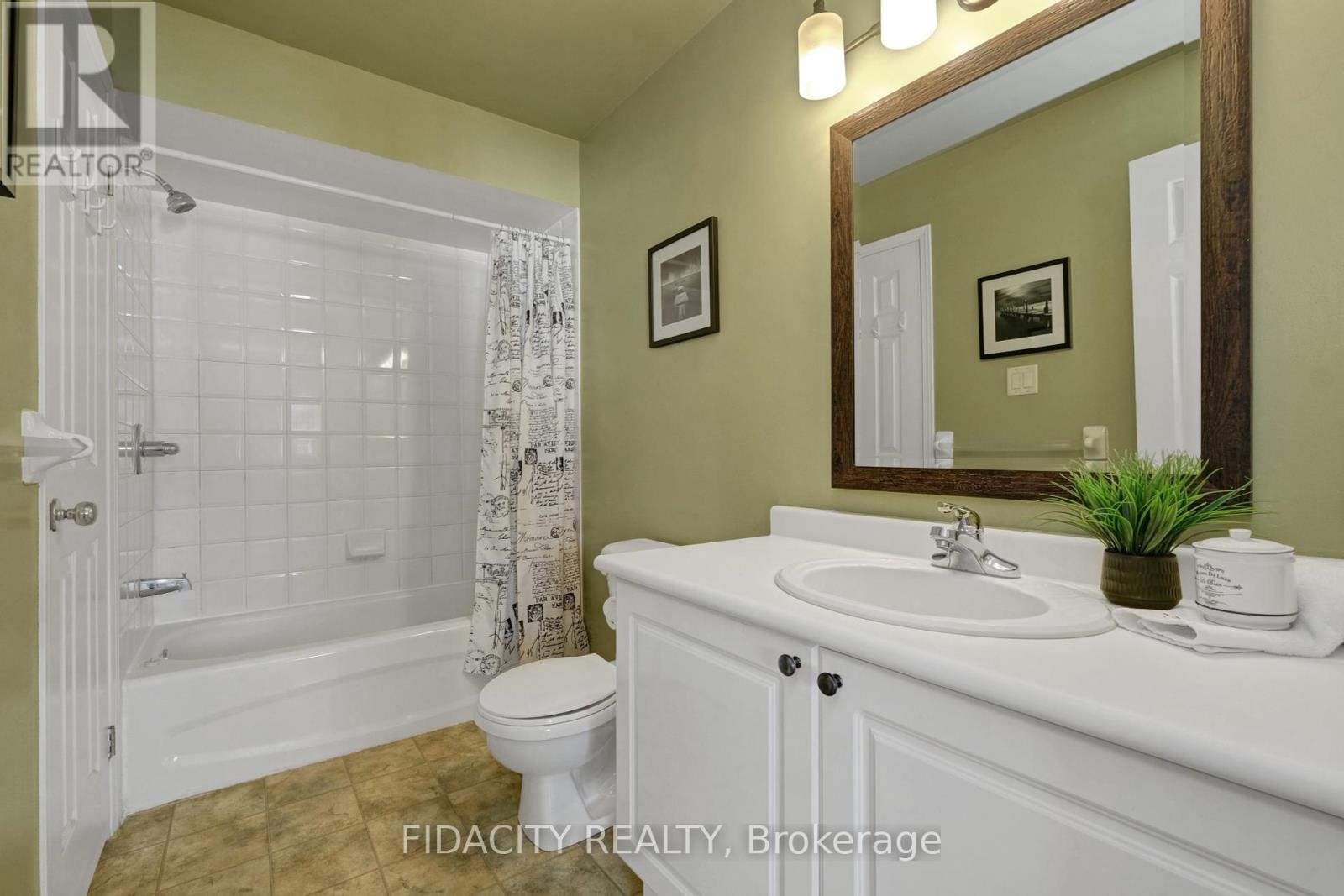 83 Manhattan Crescent, Ottawa, Ontario  K2C 4B8 - Photo 15 - X12445408