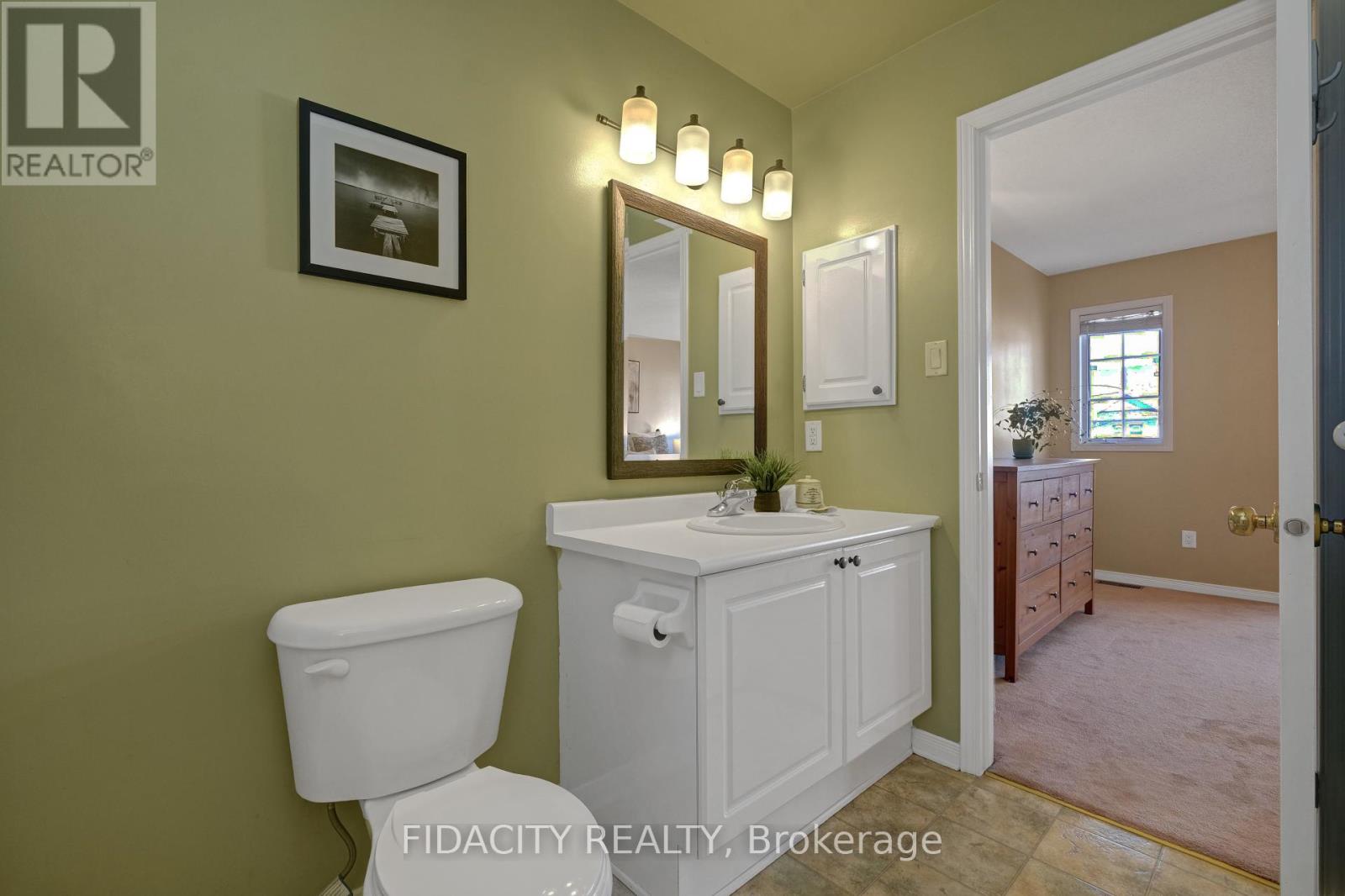 83 Manhattan Crescent, Ottawa, Ontario  K2C 4B8 - Photo 16 - X12445408