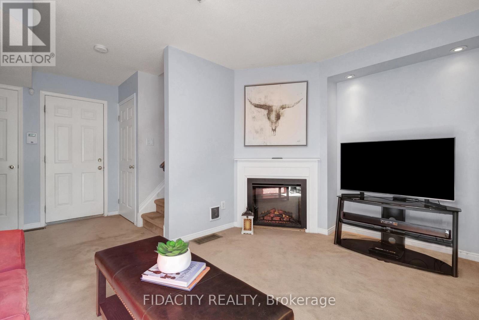83 Manhattan Crescent, Ottawa, Ontario  K2C 4B8 - Photo 18 - X12445408