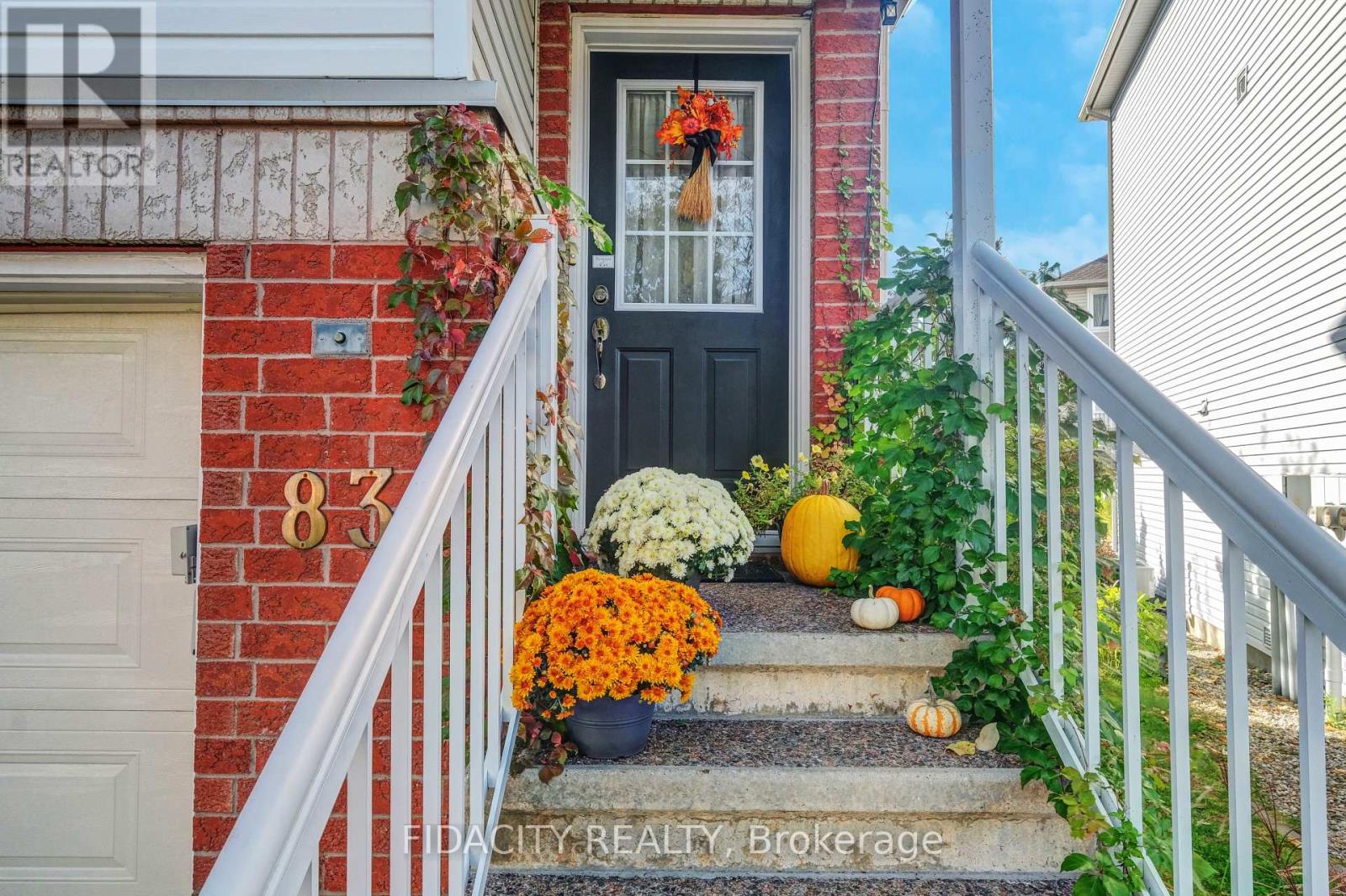 83 Manhattan Crescent, Ottawa, Ontario  K2C 4B8 - Photo 2 - X12445408