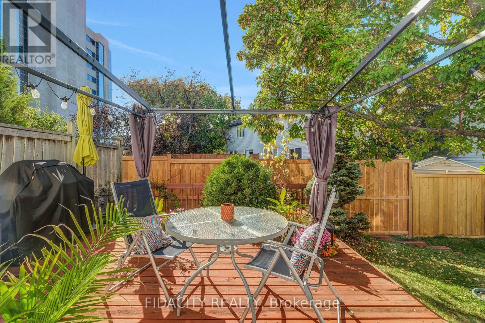 83 Manhattan Crescent, Ottawa, Ontario  K2C 4B8 - Photo 20 - X12445408