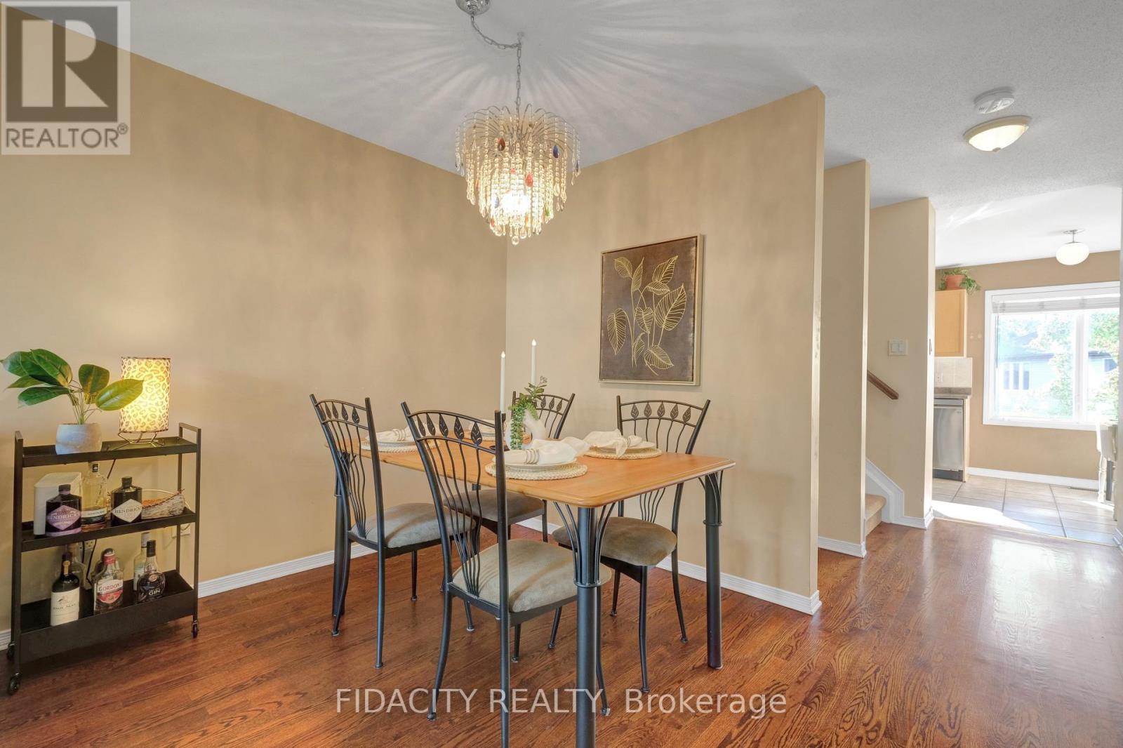 83 Manhattan Crescent, Ottawa, Ontario  K2C 4B8 - Photo 5 - X12445408