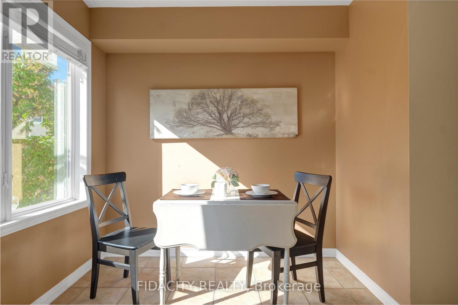 83 Manhattan Crescent, Ottawa, Ontario  K2C 4B8 - Photo 8 - X12445408