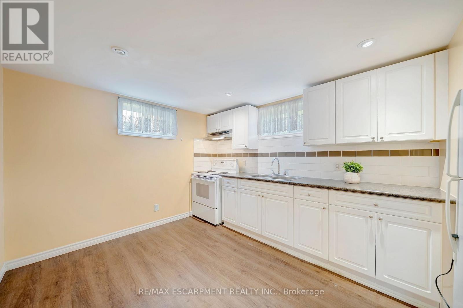 167 Miles Road, Hamilton, Ontario  L8W 1E2 - Photo 18 - X12445390