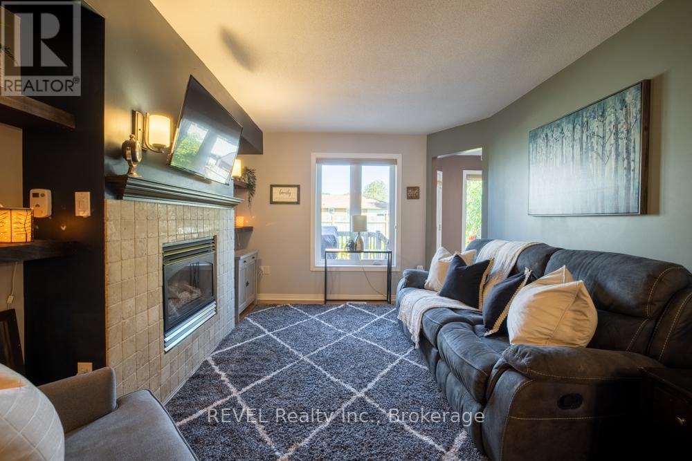 3 - 5070 Drummond Road, Niagara Falls, Ontario  L2E 6E4 - Photo 6 - X12445419