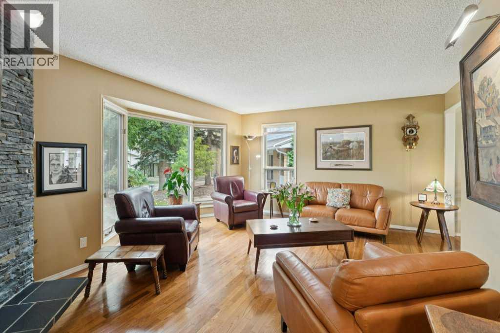 318 Oakhill Place Sw, Calgary, Alberta  T2V 3X5 - Photo 2 - A2252232