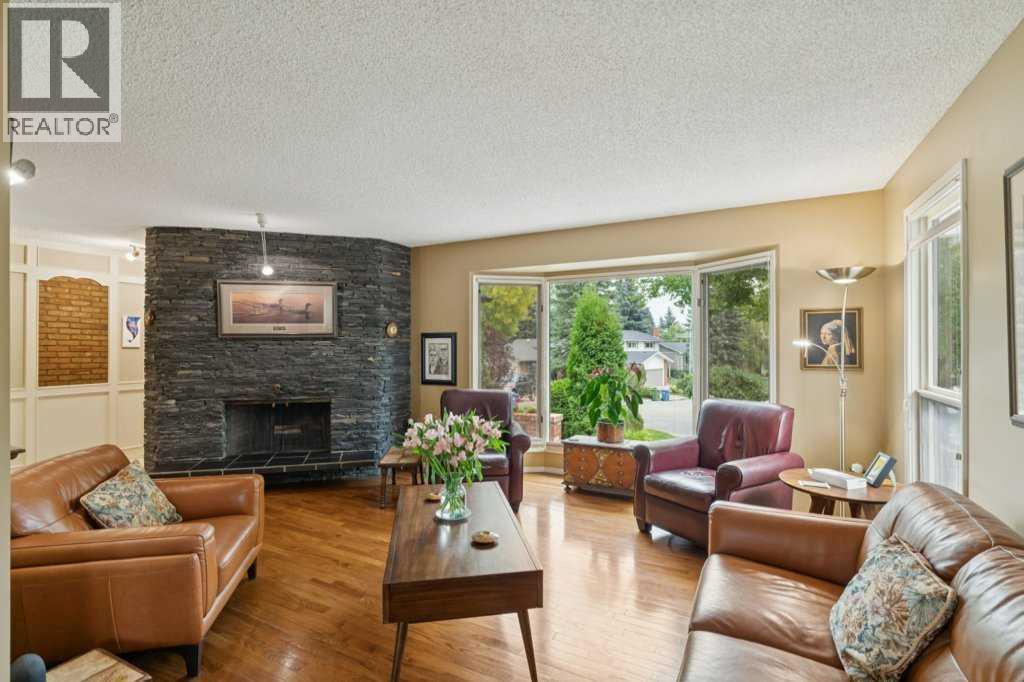 318 Oakhill Place Sw, Calgary, Alberta  T2V 3X5 - Photo 3 - A2252232