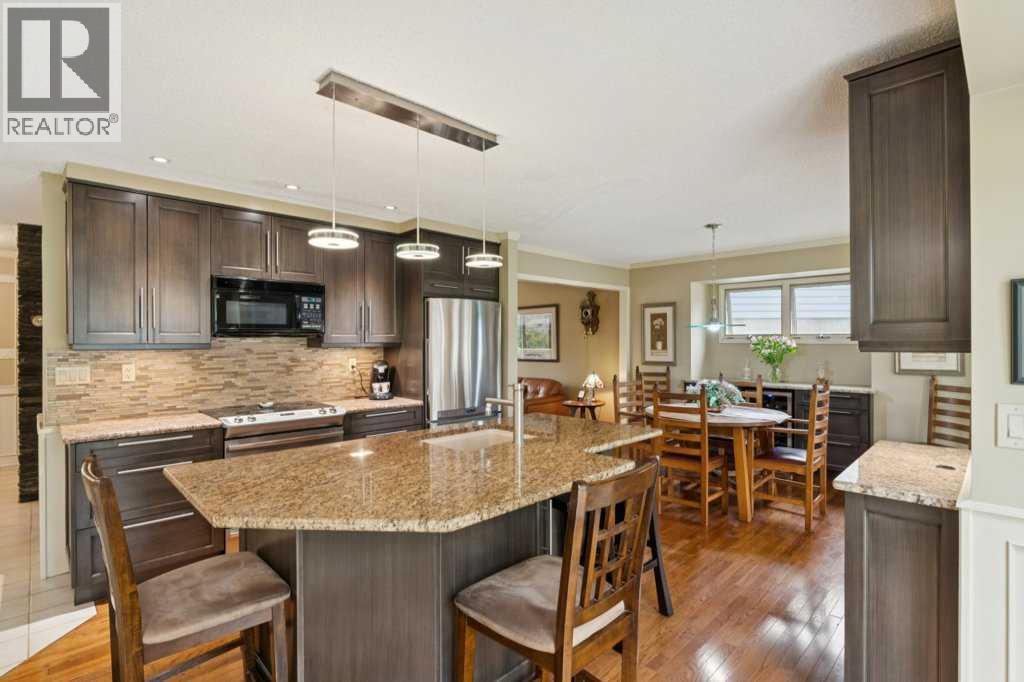 318 Oakhill Place Sw, Calgary, Alberta  T2V 3X5 - Photo 5 - A2252232