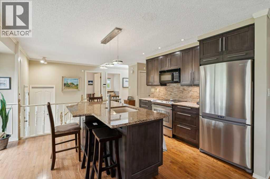 318 Oakhill Place Sw, Calgary, Alberta  T2V 3X5 - Photo 7 - A2252232