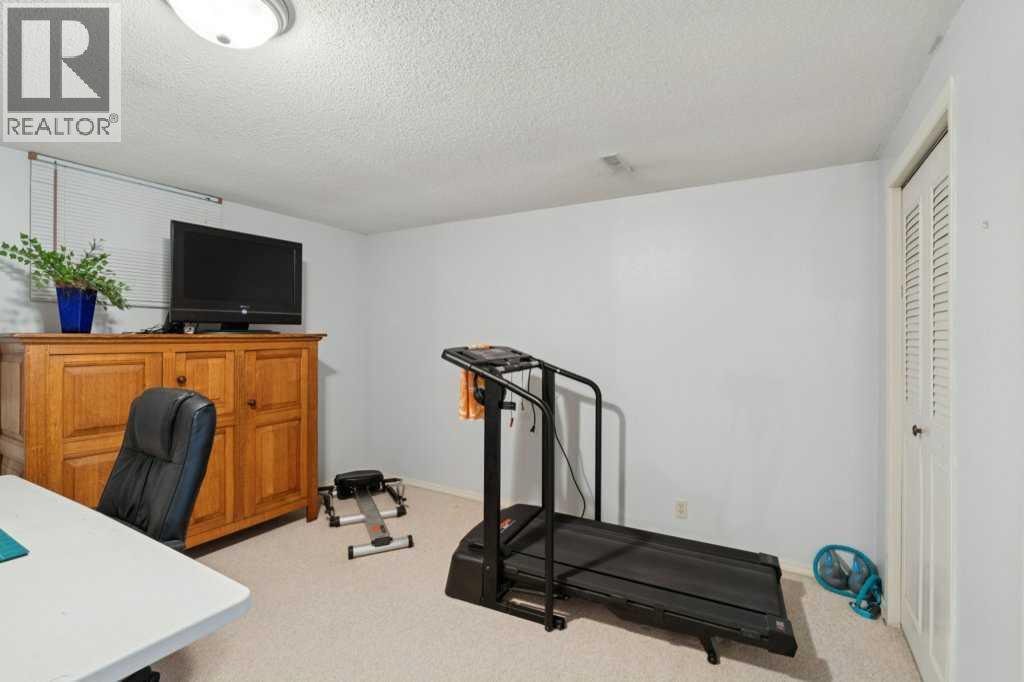 318 Oakhill Place Sw, Calgary, Alberta  T2V 3X5 - Photo 23 - A2252232