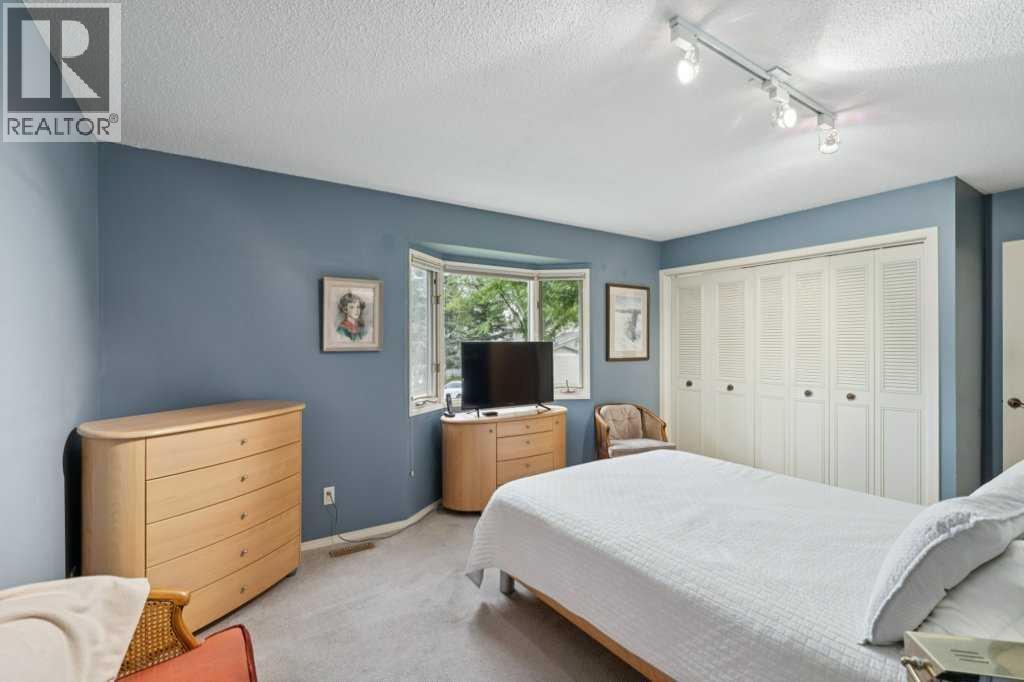 318 Oakhill Place Sw, Calgary, Alberta  T2V 3X5 - Photo 12 - A2252232