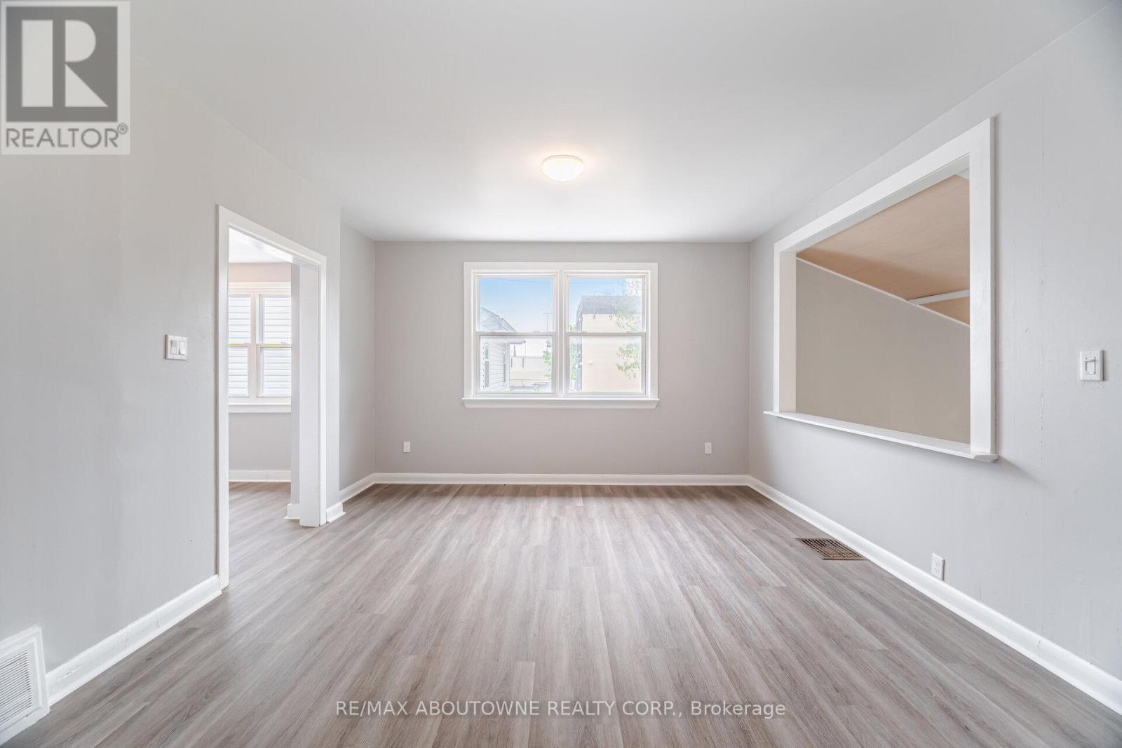 128 Cross Avenue, Oakville, Ontario  L6J 2W6 - Photo 14 - W12220814
