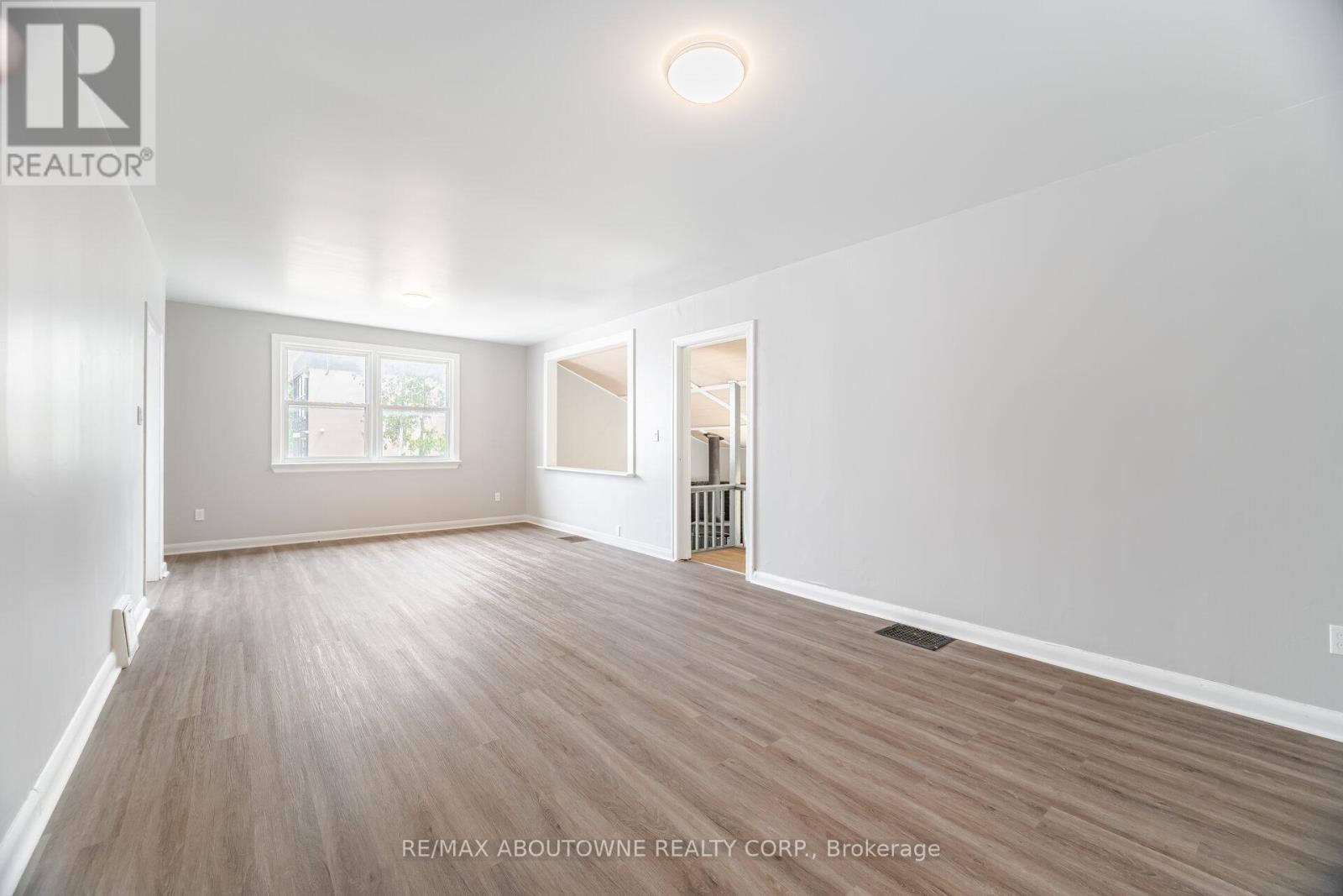 128 Cross Avenue, Oakville, Ontario  L6J 2W6 - Photo 17 - W12220814