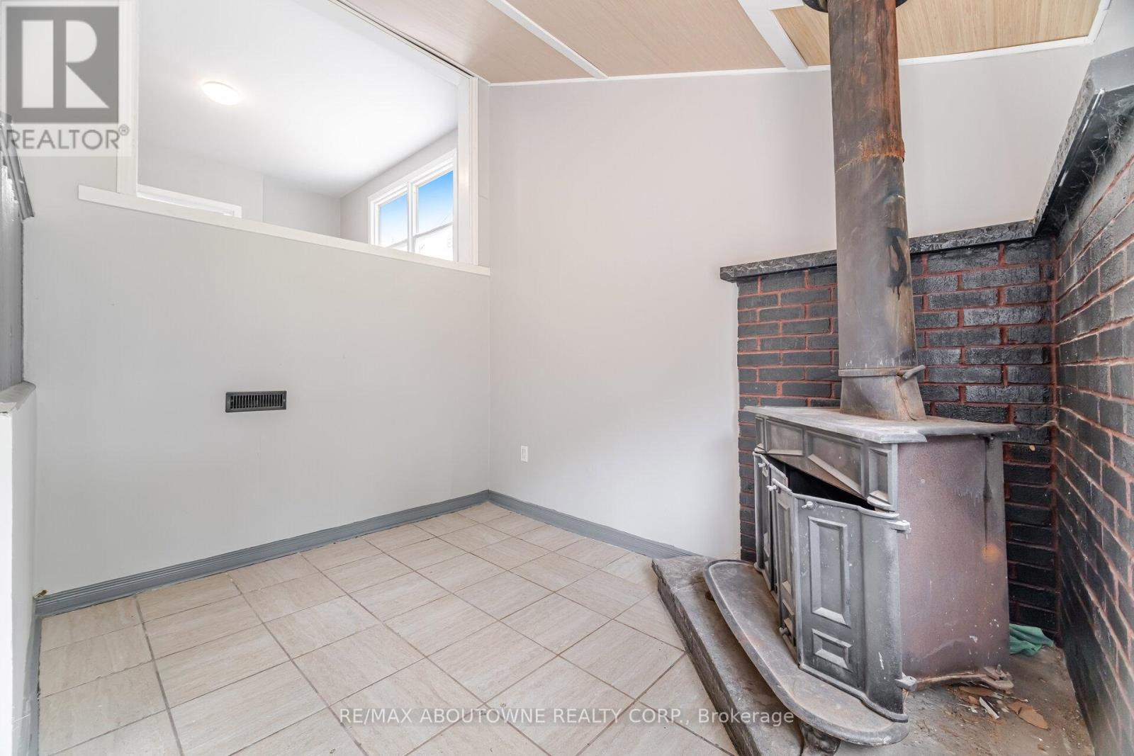 128 Cross Avenue, Oakville, Ontario  L6J 2W6 - Photo 19 - W12220814