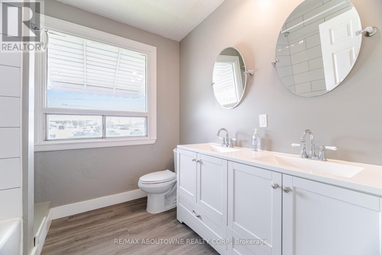 128 Cross Avenue, Oakville, Ontario  L6J 2W6 - Photo 21 - W12220814